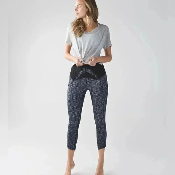 Lululemon Exquisite Crop Dramatic Static White Black / Black 4 - Picture 1 of 8